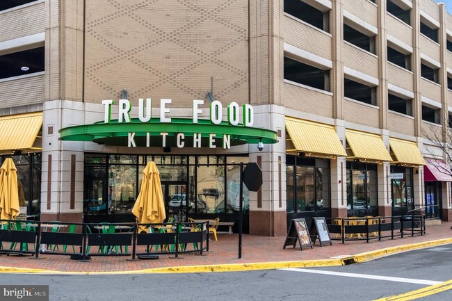 Building Photo - 2558 Banshire Dr