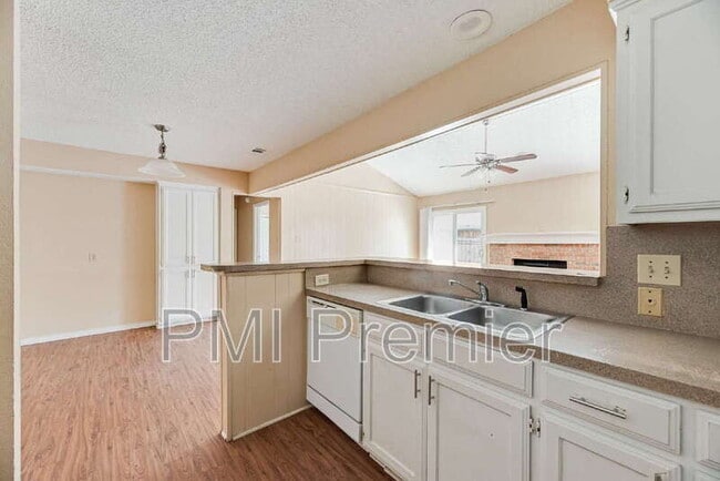 Building Photo - 4724 Berridge Ln