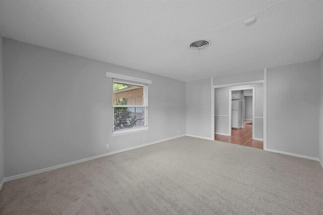 Building Photo - 3100 Whiteway Dr