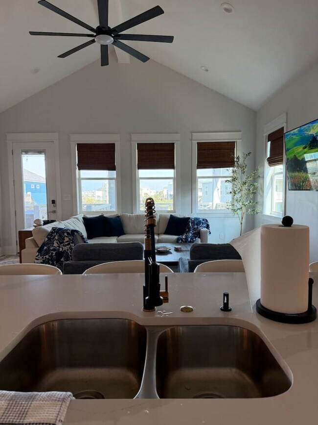 Building Photo - 867 Bowers Ln