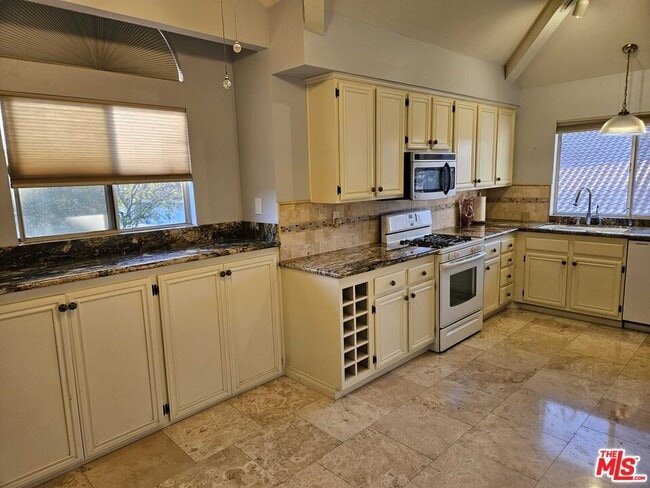 Building Photo - 290 Ridgeton Ln