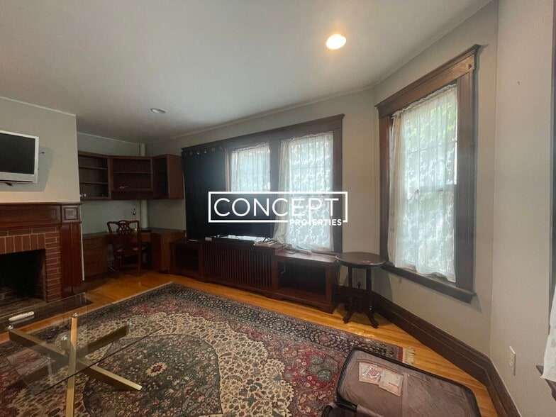 Building Photo - 13 Story St