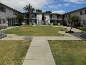 Building Photo - Cheerful and Spacious 1bd/1bth Upstairs Unit