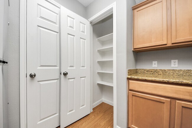 Building Photo - 1324 S Johnson St