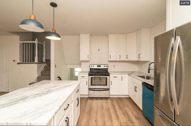 Building Photo - Newly Renovated 3 Bedroom 2 Bathroom Home
