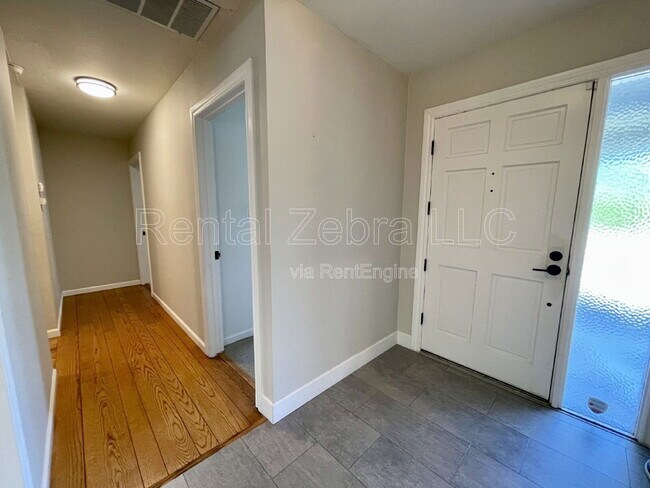 Building Photo - 626 Huntleigh Dr