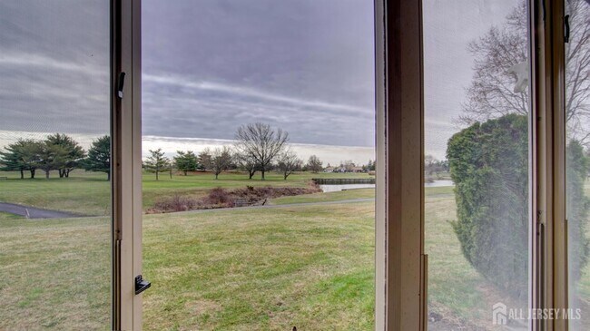 Building Photo - 18B Thomas Paine Dr