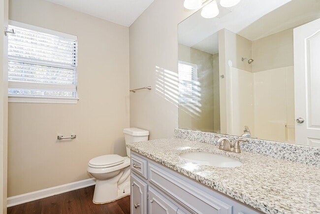 Building Photo - 642 Knollwood Dr