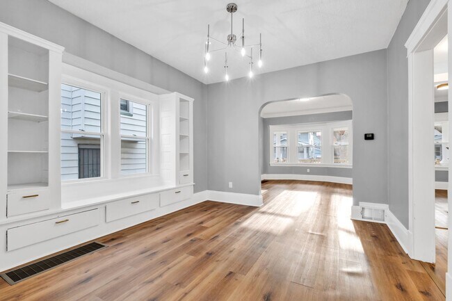 Building Photo - Fully renovated house located on Cleveland...