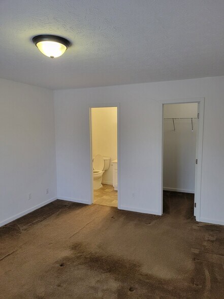 Building Photo - 500 Oxcart Rd