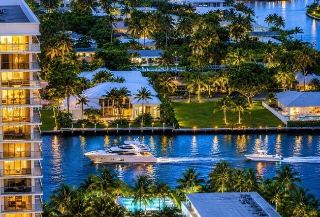 Building Photo - 2030 S Ocean Dr