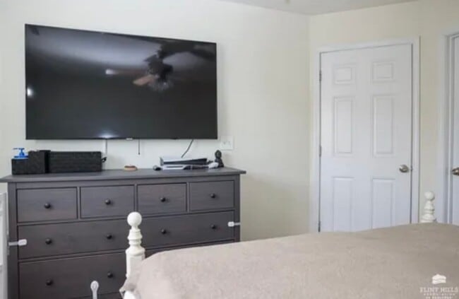Building Photo - ADORABLE DUPLEX CLOSE TO EISENHOWER M.S!