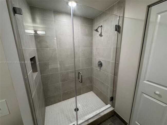 Building Photo - 2500 SW 22nd Terrace
