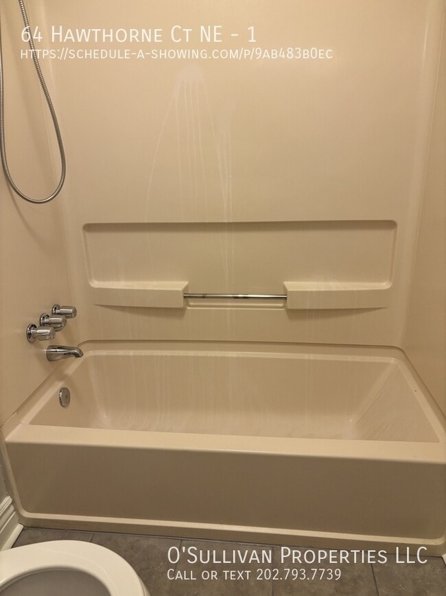 Building Photo - 64 Hawthorne Ct NE