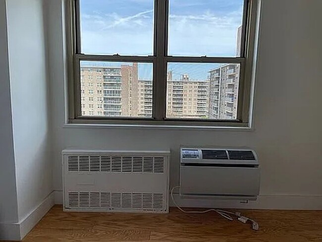 Building Photo - Charming 1BR Condo in Brooklyn
