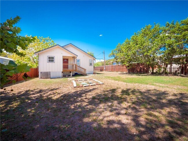 Building Photo - 691 Tamarack Dr