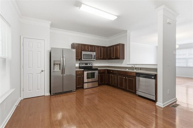 Building Photo - 6710 Stoneleigh Way