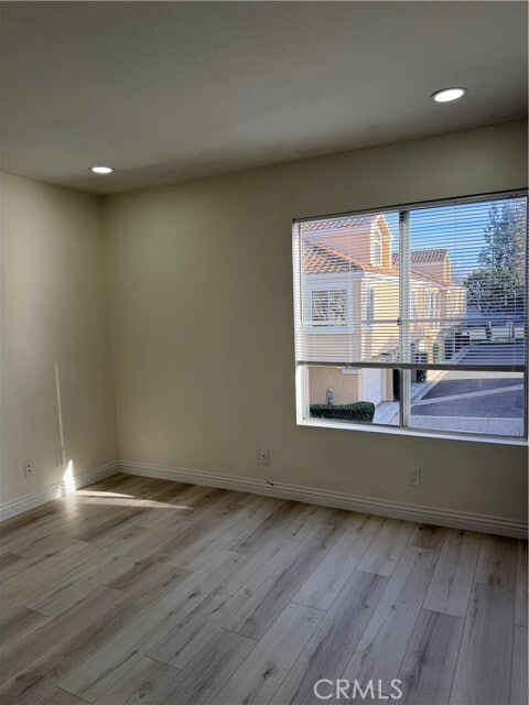 Building Photo - 21 Front Row Ln