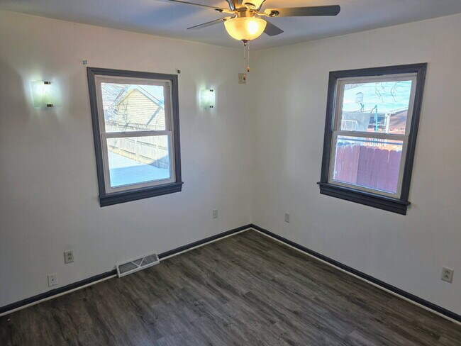 Building Photo - 6813 Urbandale Ave