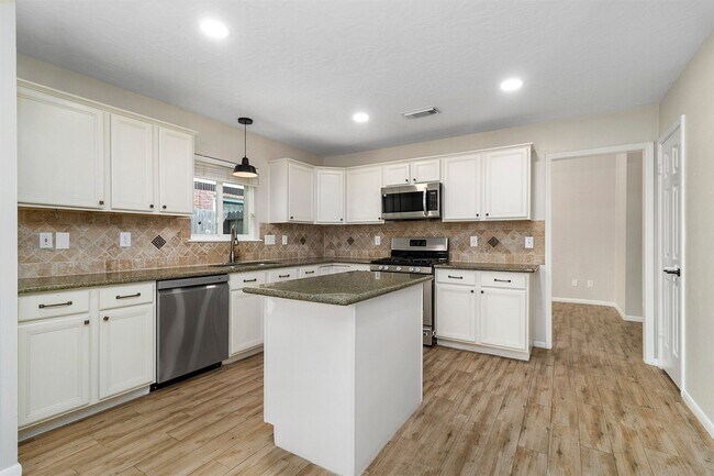Building Photo - 2918 Abbey Field Dr