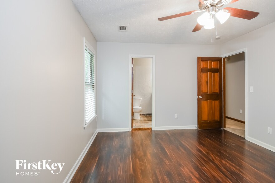 Building Photo - 1214 Hollytree Ct