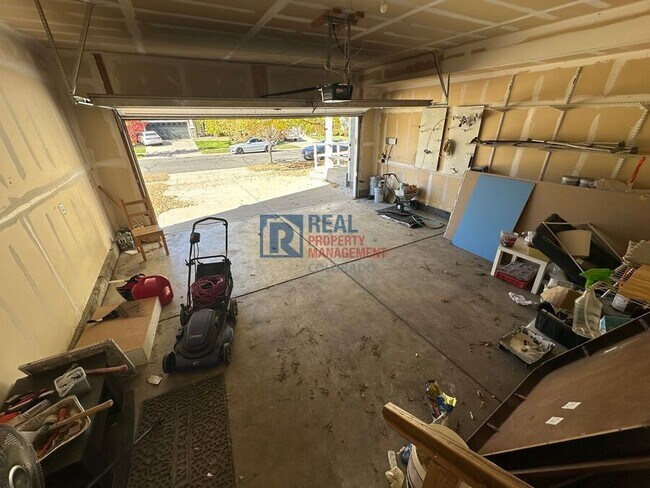 Building Photo - 5528 Lewiston Ct