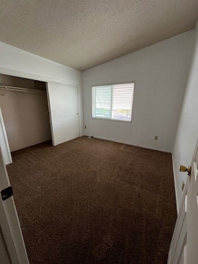 Building Photo - 21276 White Pine Dr