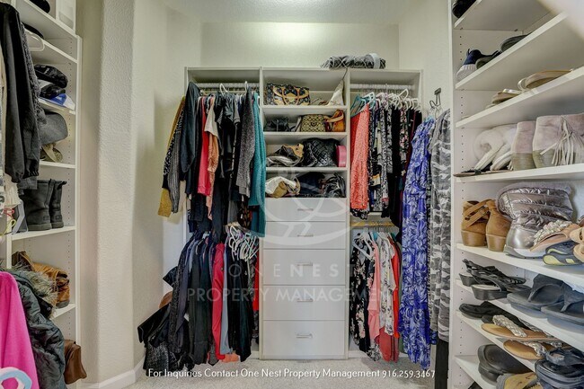 Building Photo - Upgraded Lincoln Crossing Oasis | Walking distance to MANY ammenities