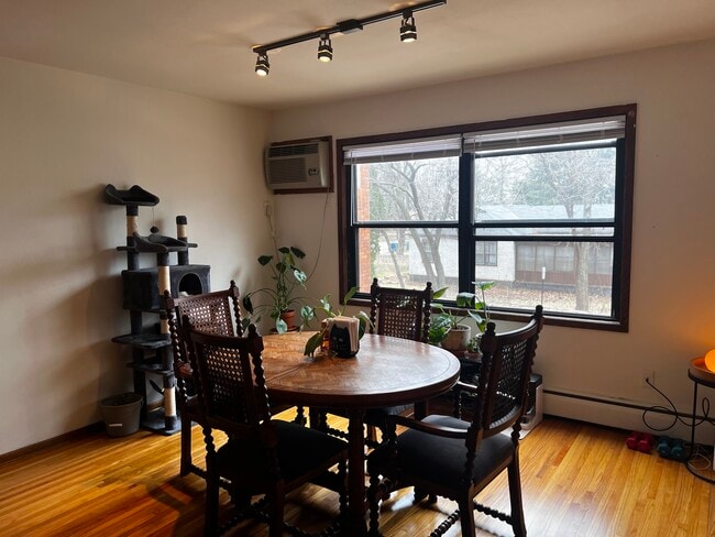 2 BD 2 BA dining area - Lexington Court