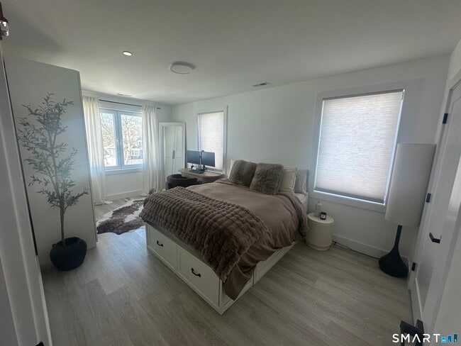 Building Photo - 211 Ferry Blvd