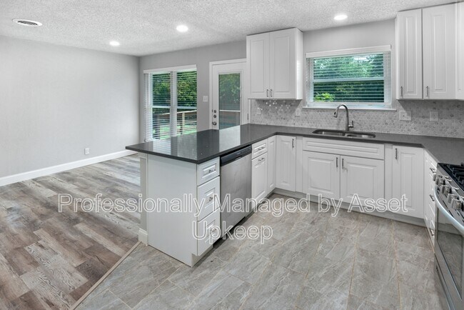 Building Photo - 1223 Dumont Dr