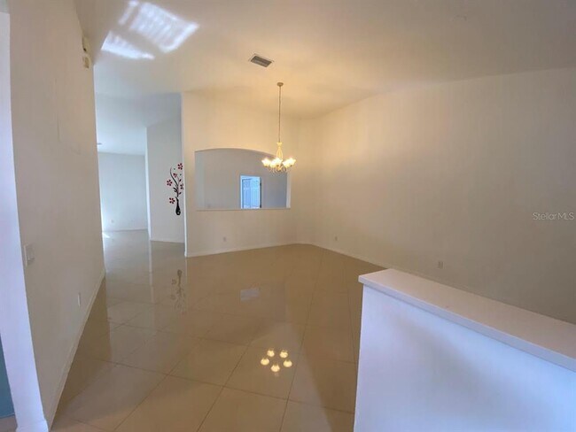 Building Photo - 11744 Holly Creek Dr