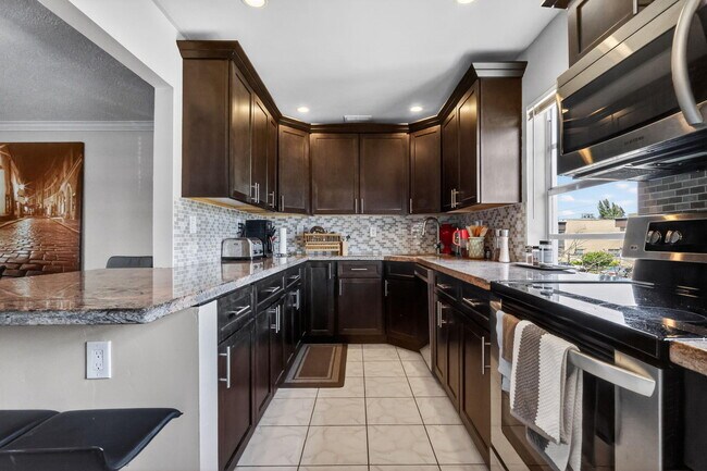 Building Photo - 48 Burgundy Ave