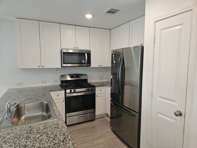 Building Photo - 4 Bedroom with 2 car garage