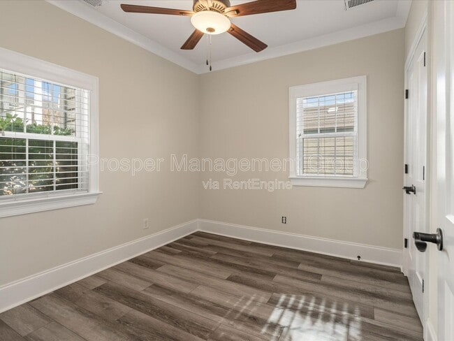 Building Photo - 400 Sumter St