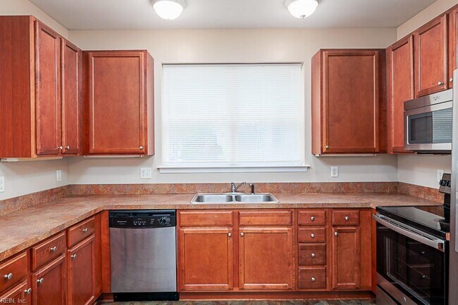Building Photo - 5300 Warminster Dr