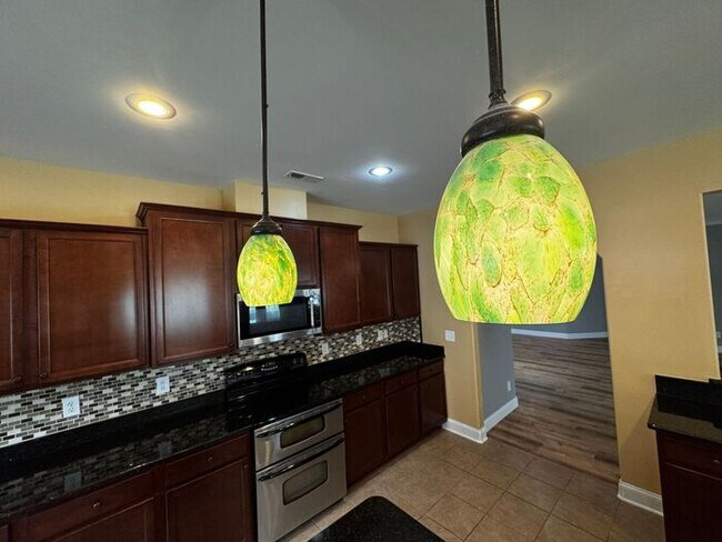 Building Photo - Near Redstone Arsenal Gate 1 with fence, storm shelter and AMAZING spa shower in primary suite