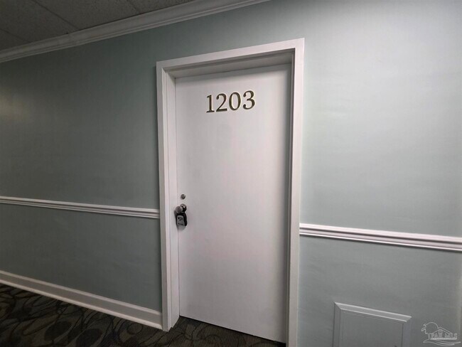Building Photo - 825 Bayshore Dr