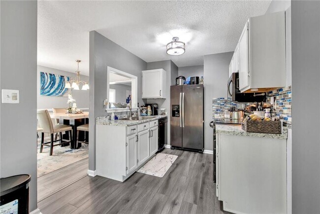 Building Photo - Beautiful 3-bed 2-bath Townhome