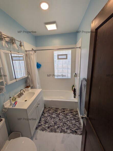 Building Photo - 1302 Hathaway Ave