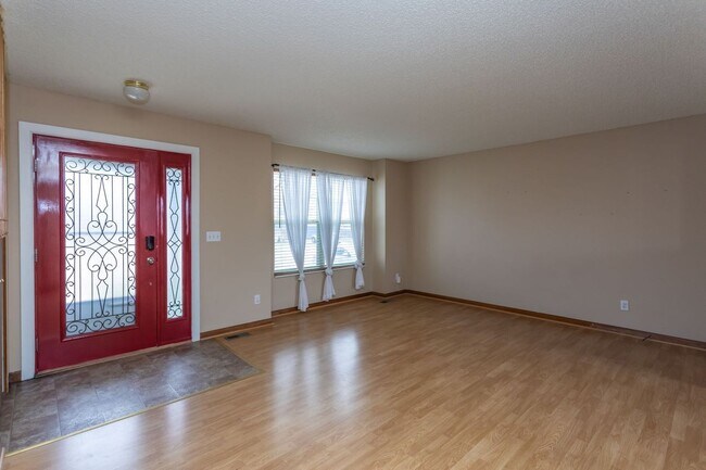 Building Photo - 1130 Pond Side Dr