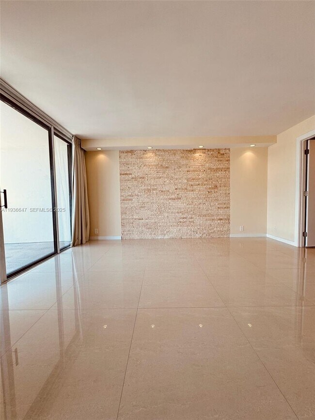 Building Photo - 1901 Brickell Ave