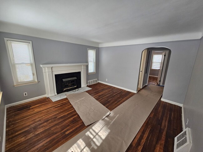 Building Photo - Come see your new home!