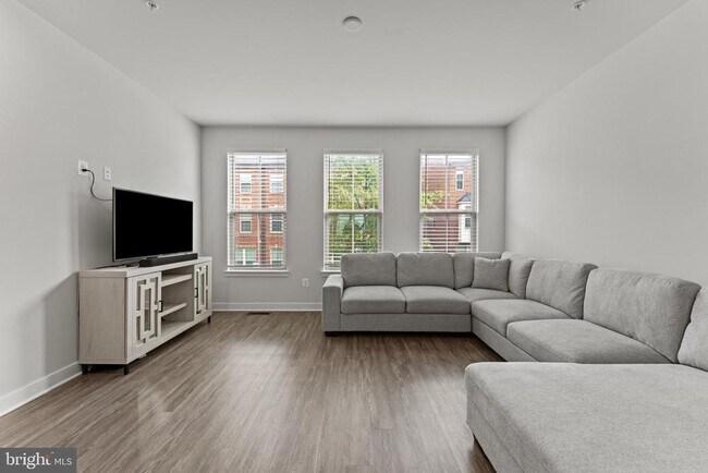 Building Photo - 224 S Newkirk St