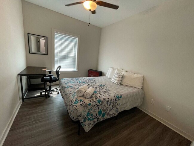 Building Photo - 410 N C St