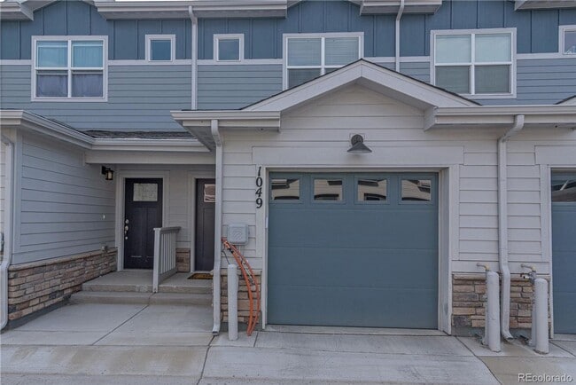 Building Photo - Beautiful Townhome in Lakewood