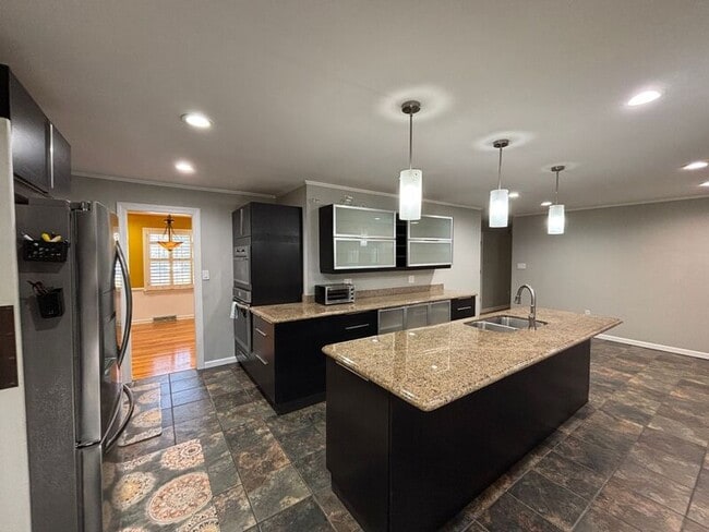 Building Photo - 5327 Chantilly Ln