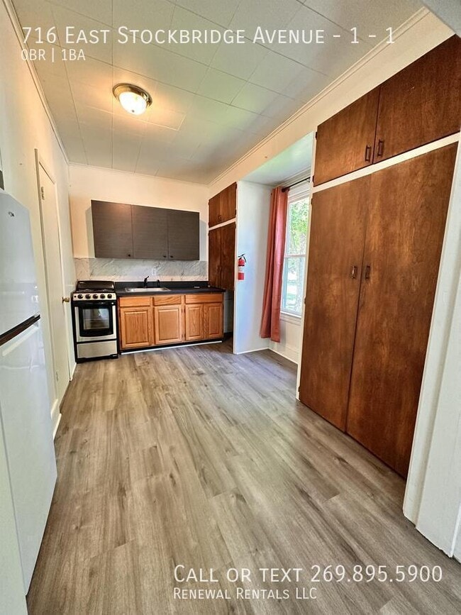 Building Photo - 716 E Stockbridge Ave