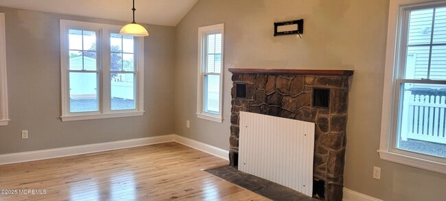 Building Photo - 646 Princeton Ave