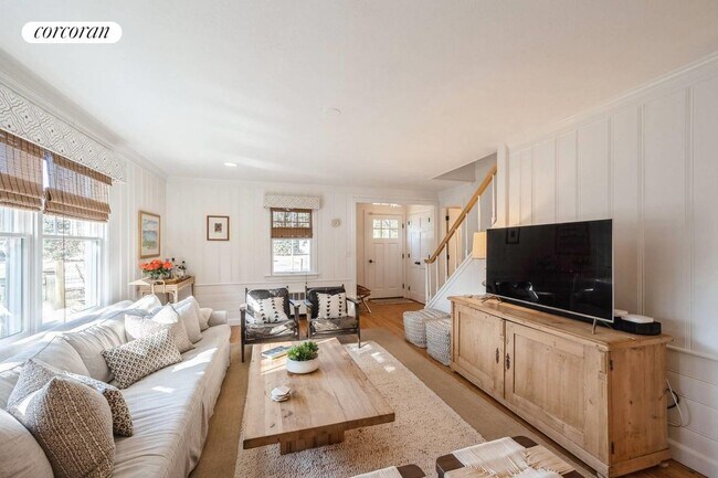 Building Photo - 70 Miller Ln E